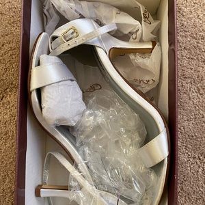 Nayomi white satin dyable shoes sandals, size 6